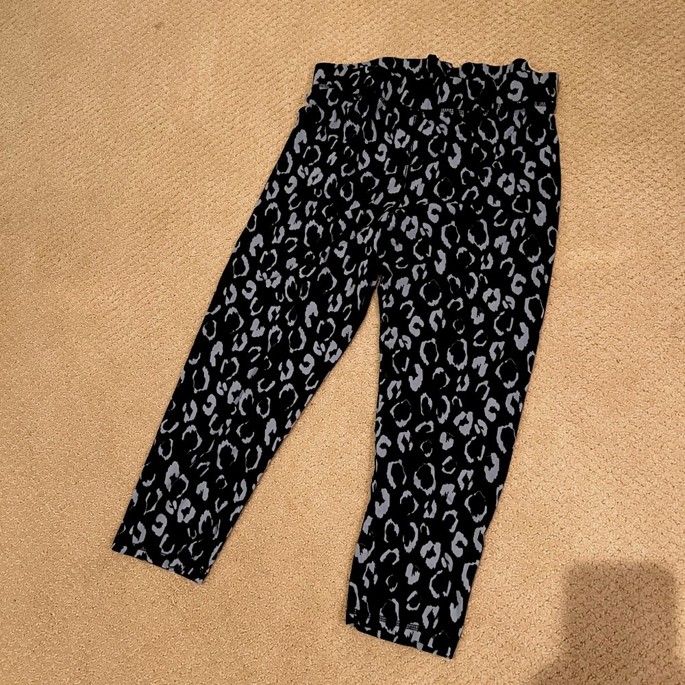 Boden favorite cropped leggings blue leopard